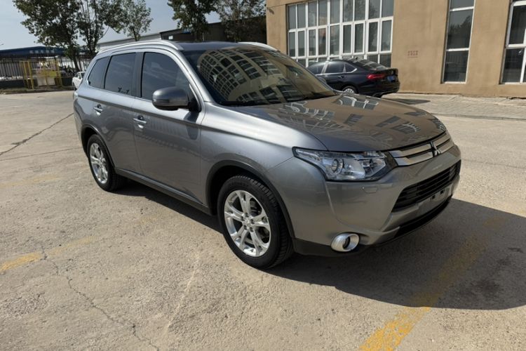 Used Mitsubishi Outlander 2014 2.4L 4x4 Deluxe Value Edition 5 Seats
