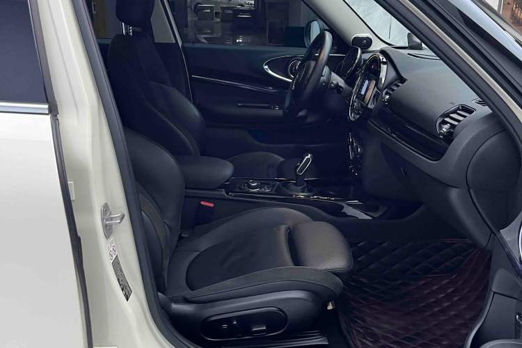 Used  Clubman 2021 1.5T COOPER Connoisseur