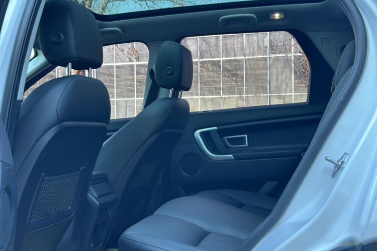 Used Land Rover Discovery Sport 2019 240 PS SE Version China VI Standard
