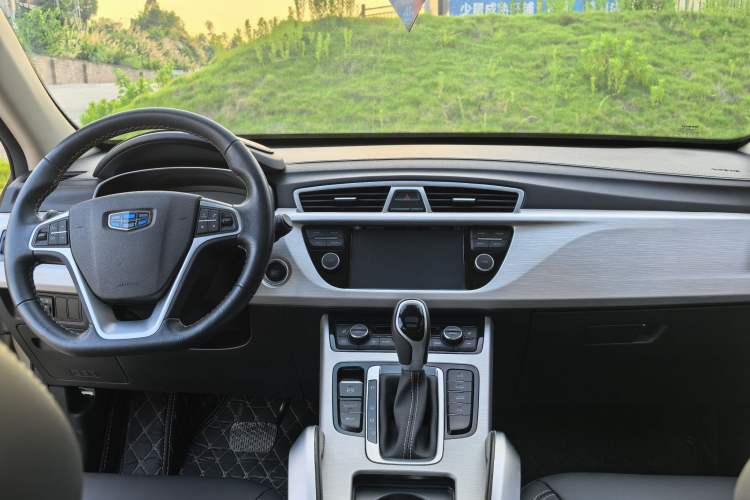 Used Geely Auto Emgrand X7 Sport 2018 1.8TD Automatic Two-Wheel Drive Smart Connect 4G Internet Edition
