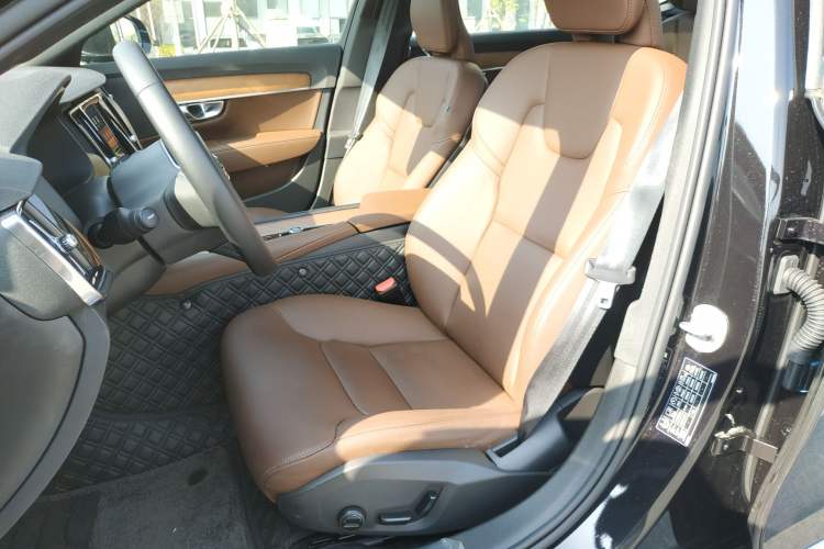 Used Volvo S90 2025 B5 Zhiyi Luxury Edition
