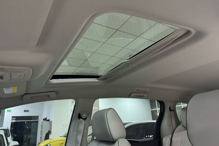 Used Buick GL8 2021 Land Cruiser Executive Class 652T Luxury Model
