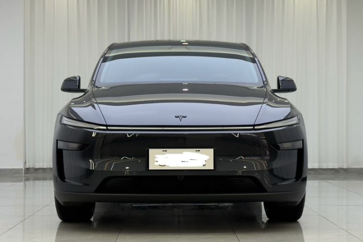 Used Tesla Model Y 2025 Long-Range All-Wheel-Drive Version
