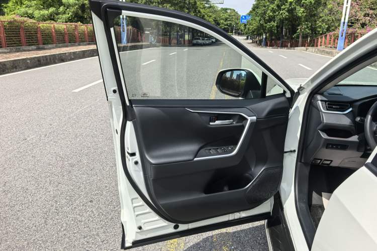 Used Toyota RAV4 2020 2.0L CVT Four-Wheel Drive Prestige Edition