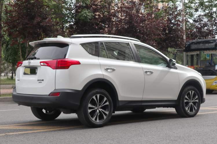 Used Toyota RAV4 2015 2.5L Automatic 4x4 Elite Edition
