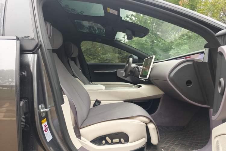 Used  12 2024 700 Three-Laser Rear-Wheel Drive Luxury Edition