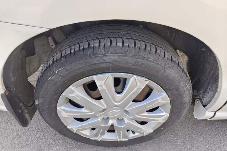 Used BYD M6 2013 2.0L Manual Comfort Edition
