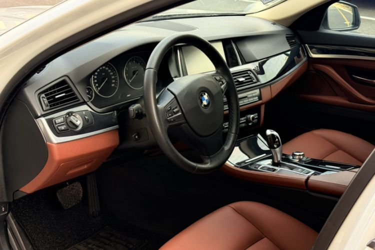 Used BMW 5 Series 2014 520Li Elegant Model
