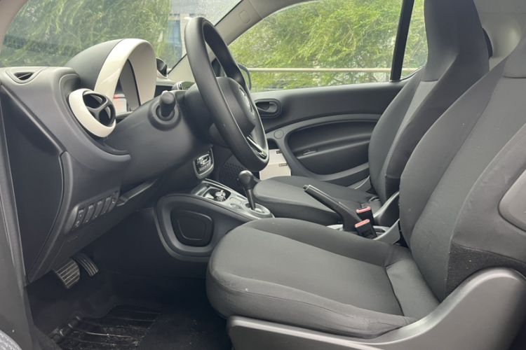 Used  fortwo 2015 1.0L 52 kW hardtop Dynamic version
