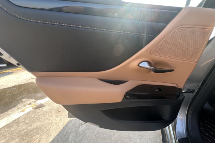 Used Lexus ES 2022 200 Excellence Edition
