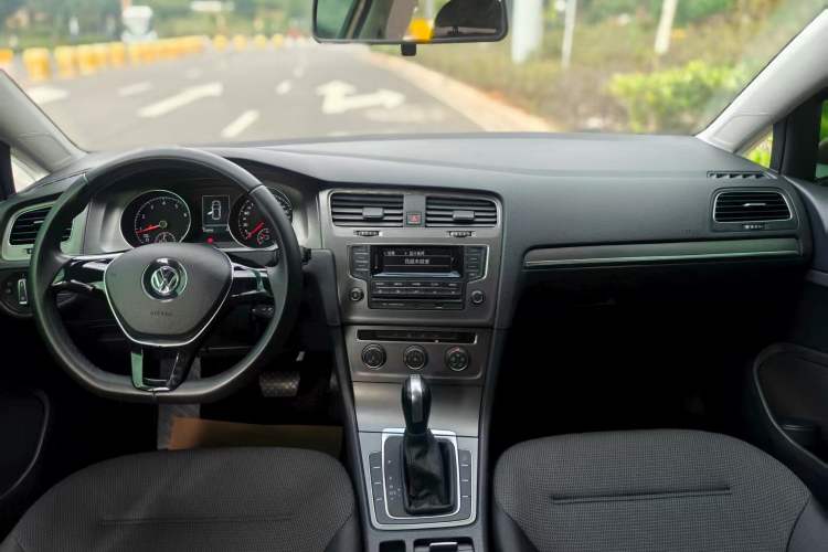 Used Volkswagen Golf 2015 1.4TSI Automatic Comfort Model
