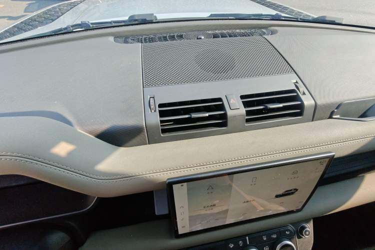 Used Land Rover Defender 2022 90 2.0T P300 SE
