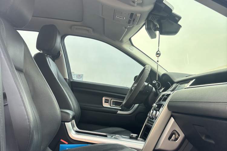 Used Land Rover Discovery Sport 2017 2.0T SE
