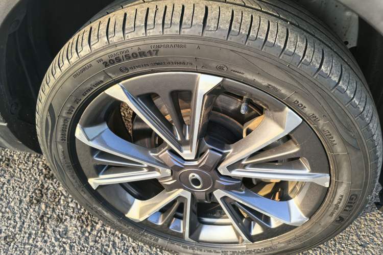 Used ORA iQ 2018 Smart Connectivity Model