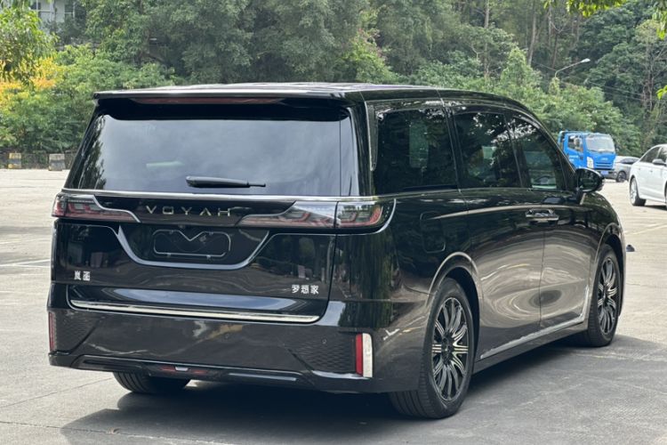 Used VOYAH Dream 2025 EV Four-Wheel Drive Flagship Kunpeng Edition
