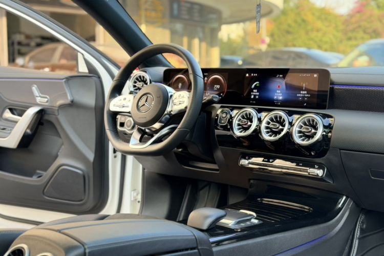 Used Mercedes-Benz A-Class 2022 Revised Version A 200 L Sport Sedan Fashionable Style
