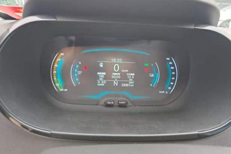 Used Chery Little Ant 2022 Sweet Pink Edition Half-Sugar Version Lithium Iron Phosphate 29.2 kWh 30 kW 301 km
