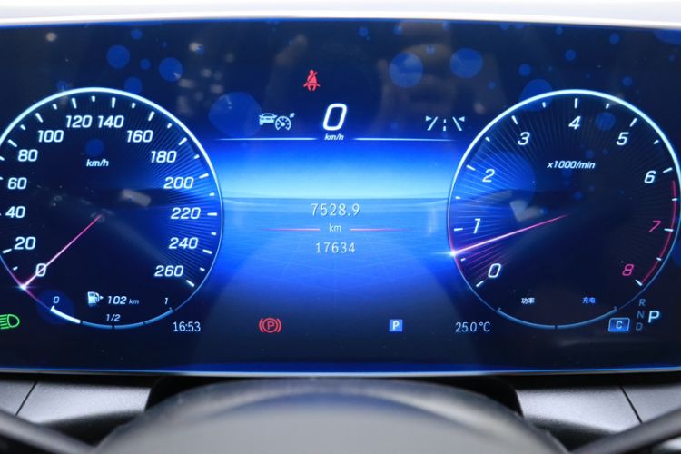 Used Mercedes-Benz GLC 2024 Facelifted GLC 260 L 4MATIC Luxury Version 5 Seats
