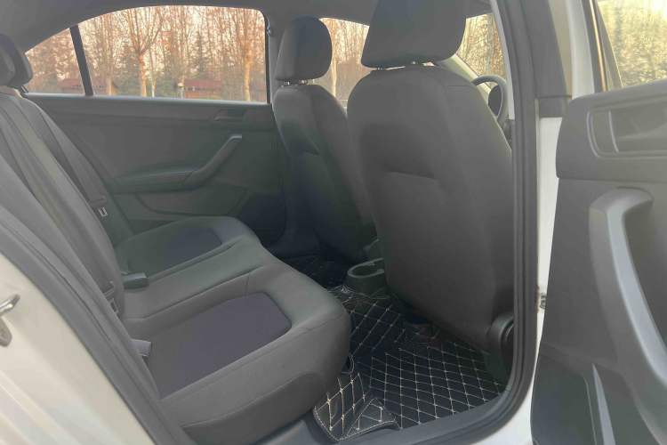 Used Volkswagen Santana 2015 1.6L Manual Fashion Edition
