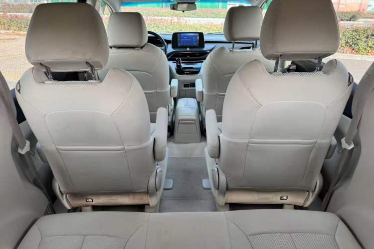 Used Buick GL8 2023 Land Executive Class Comfort Model