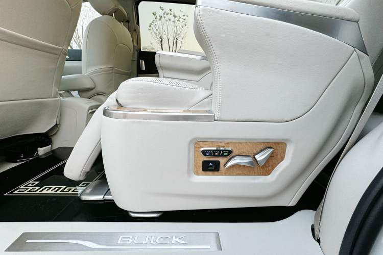 Used Buick GL8 2020 Land Business Class 652T Premium Model
