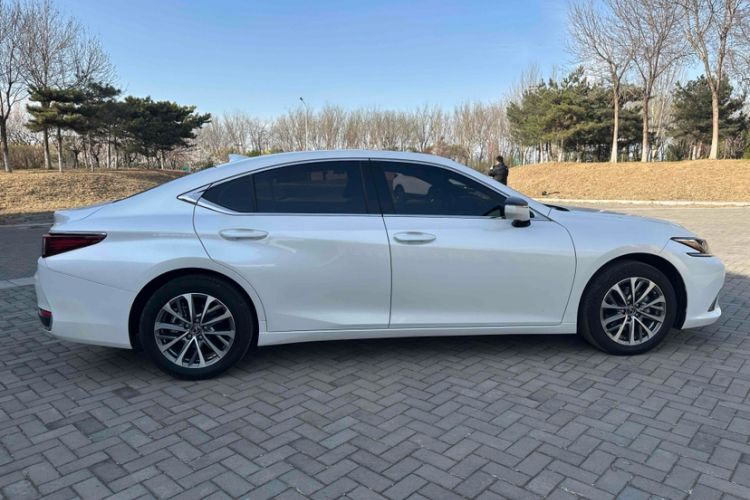 Used Lexus ES 2023 200 Excellence Edition