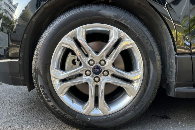 Used Ford Edge 2016 EcoBoost 245 Two-Wheel-Drive Titanium 7-Seater
