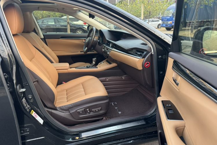 Used Lexus ES 2016 200 Midnight Special Limited Edition
