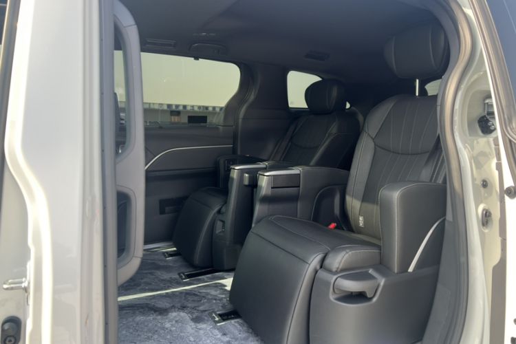 Used Toyota Sienna 2024 2.5L Hybrid Prestige Deluxe Edition