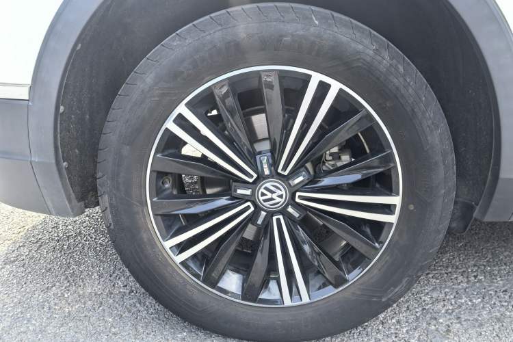 Used Volkswagen Tiguan L 2020 330TSI Automatic Two-Wheel Drive Panoramic Comfort Edition China VI Standard
