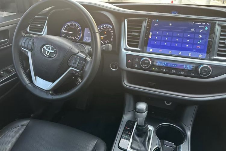 Used Toyota Highlander 2015 2.0T Two-Wheel Drive Luxury Edition 7 Seats