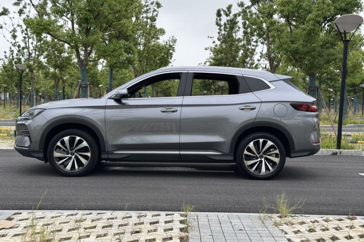 Used BYD Song PLUS New Energy 2023 Champion Edition EV 520KM Prestige Model
