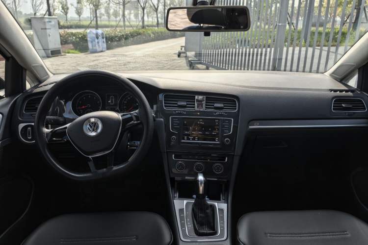 Used Volkswagen Golf 2017 230TSI Automatic Comfort Edition – Celebrating Milestone of One Million Units
