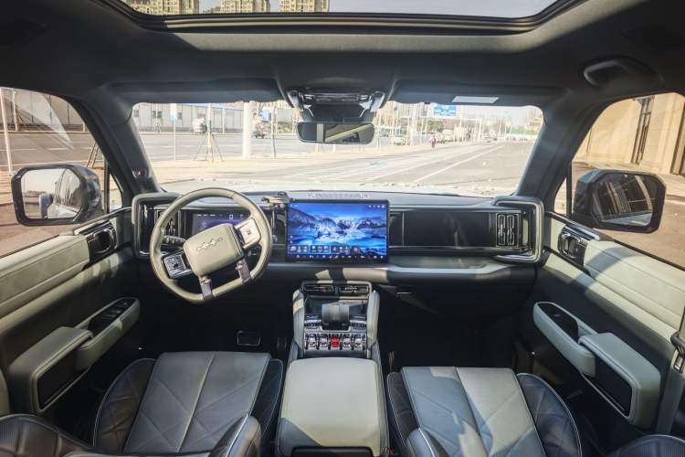 Used  Leopard 5 2023 Navigator Edition
