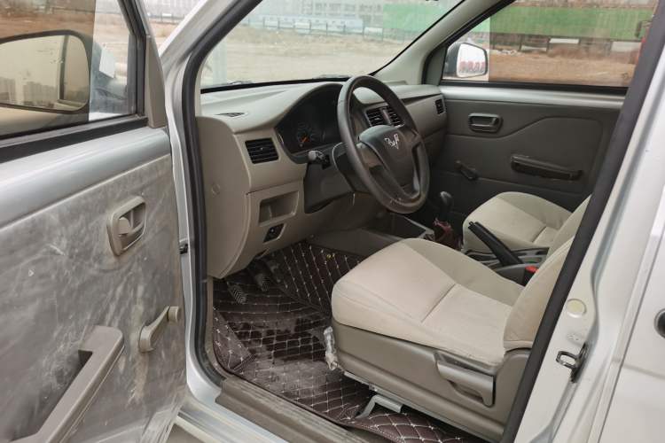 Used Wuling Rongguang V 2015 1.2L Practical Model
