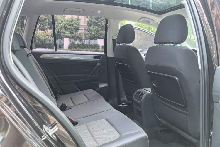 Used Volkswagen Golf Sportsvan 2016 230TSI Automatic Trend Edition
