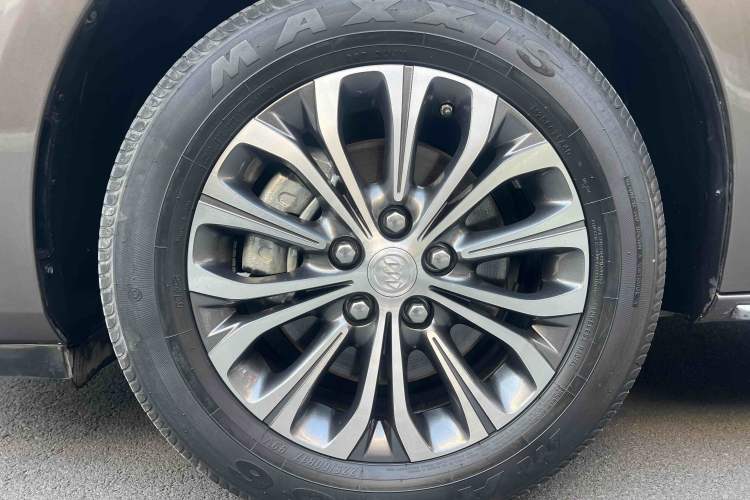 Used Buick GL8 2023 Facelifted Land Cruiser Executive Luxury Version
