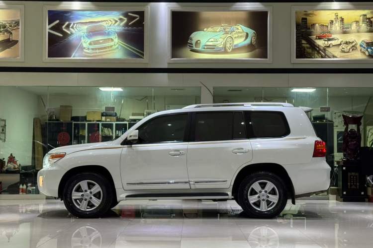 Used Toyota Land Cruiser 2015 4.0L V6 Middle East Low-Trim Version
