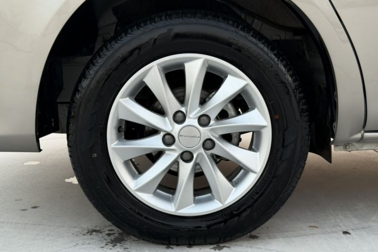 Used FORTHING Lingzhi 2023 M5L 1.6L Comfort 9-Seater
