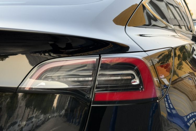 Used Tesla Model 3 2019 Long-Range Rear-Wheel-Drive Version
