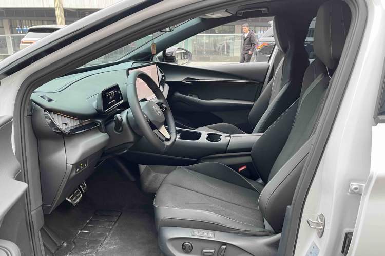 Used Volkswagen ID.UNYX 2024 Pro Long-Range Version
