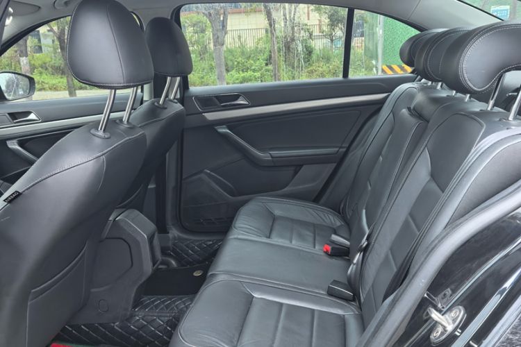 Used Volkswagen Lavida 2015 1.6L Automatic Comfort Edition
