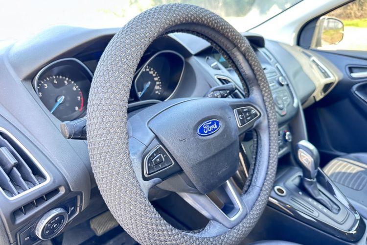 Used Ford Focus 2015 Hatchback 1.6L Automatic Fashion Edition
