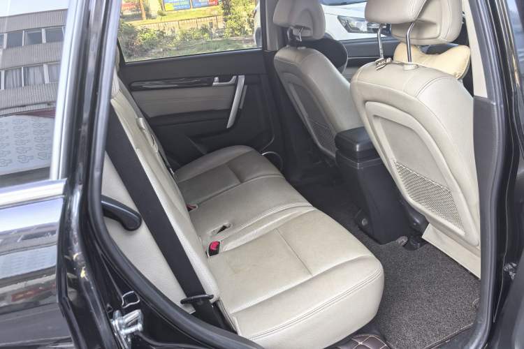 Used Chevrolet Captiva 2015 2.4L 4x4 Flagship Edition 7-Seater
