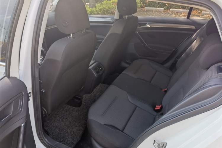 Used Volkswagen Golf 2017 1.6L Automatic Comfort Million-Vehicle Anniversary Edition
