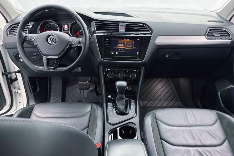 Used Volkswagen Tiguan L 2020 330TSI Automatic Two-Wheel Drive Panoramic Comfort Edition China VI Standard
