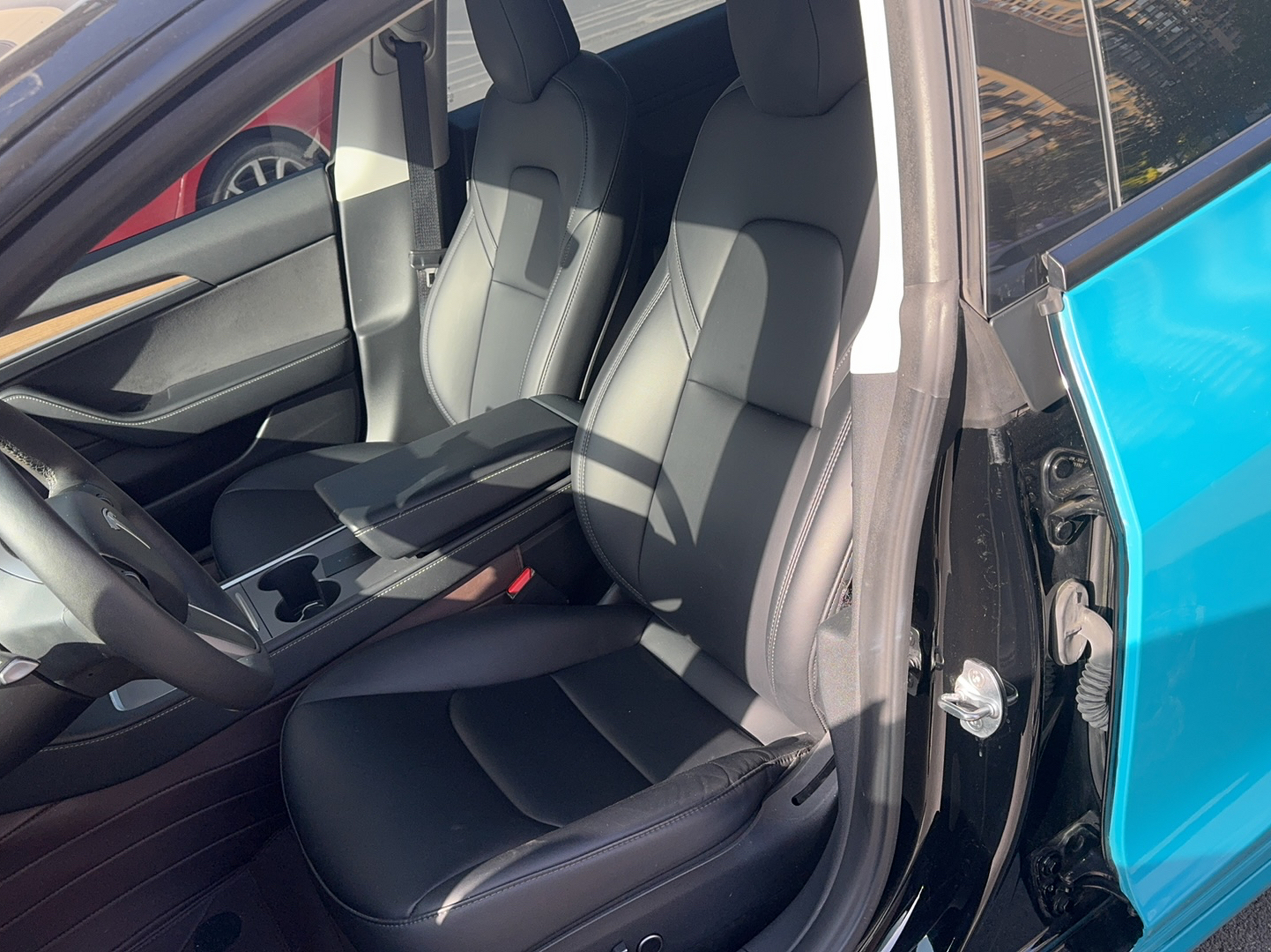 Переднее сиденье в автомобиле