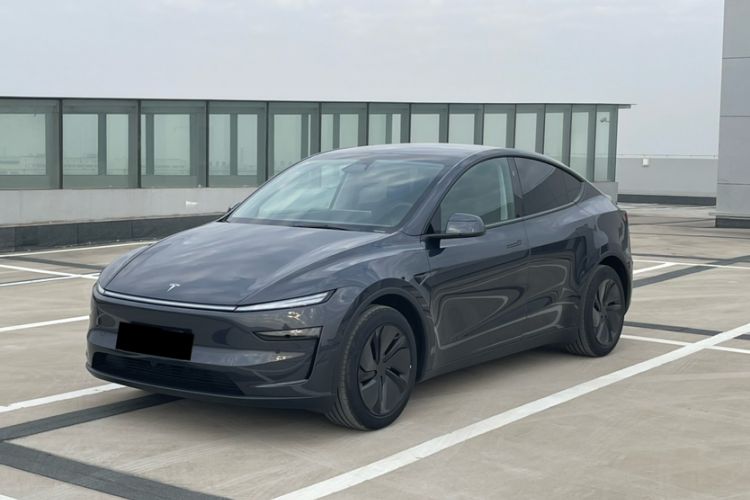 Used Tesla Model Y 2025 Long-Range All-Wheel-Drive Version
