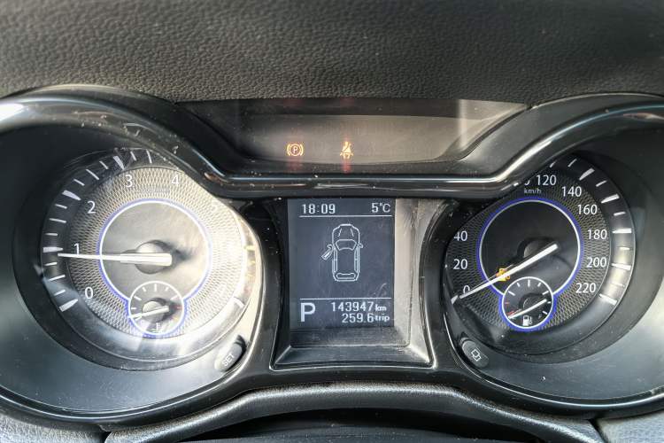 Used JMC Yusheng S350 2016 2.0T Automatic Two-Wheel Drive Gasoline Luxury Edition 5 Seats
