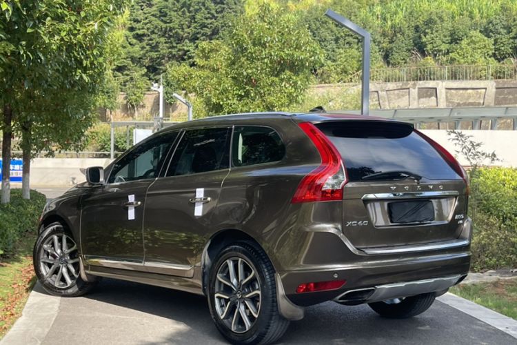 Used Volvo XC60 2017 T5 AWD Smart Upgrade Edition
